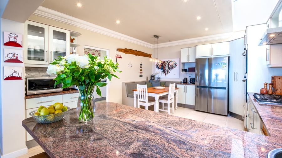 7 Bedroom Property for Sale in Beacon Isle Western Cape